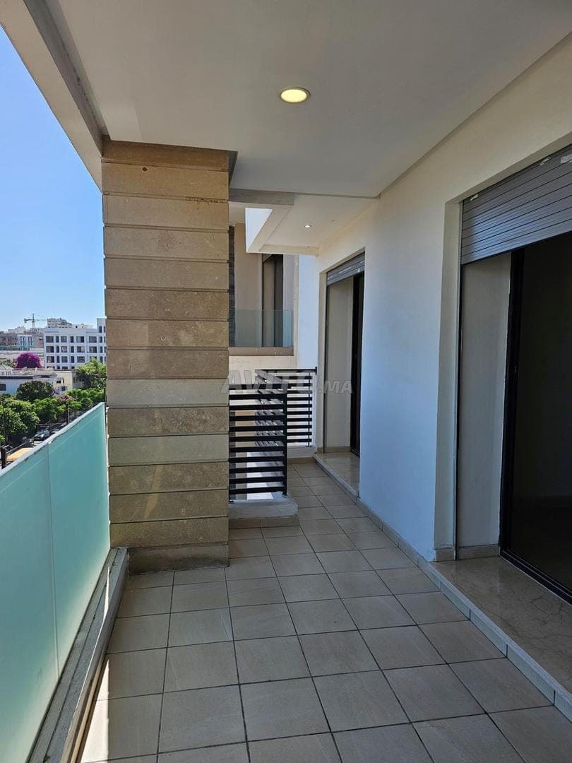 Beaux studios neufs de bon standing