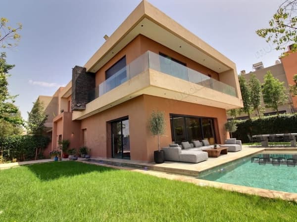 Elegant Villa in a Golf Resort