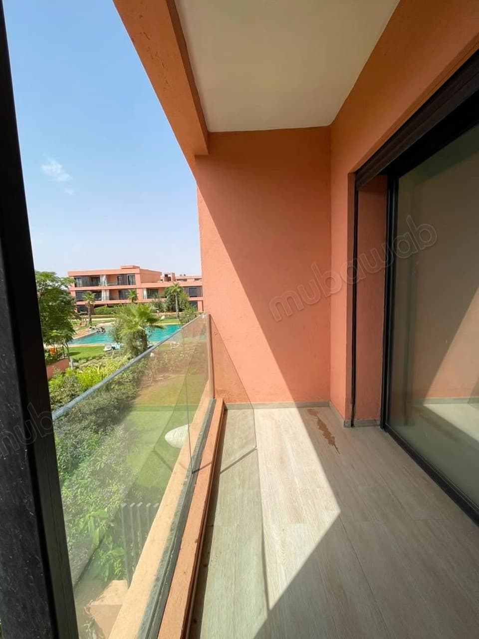 Bright Premium Studio with Pool View