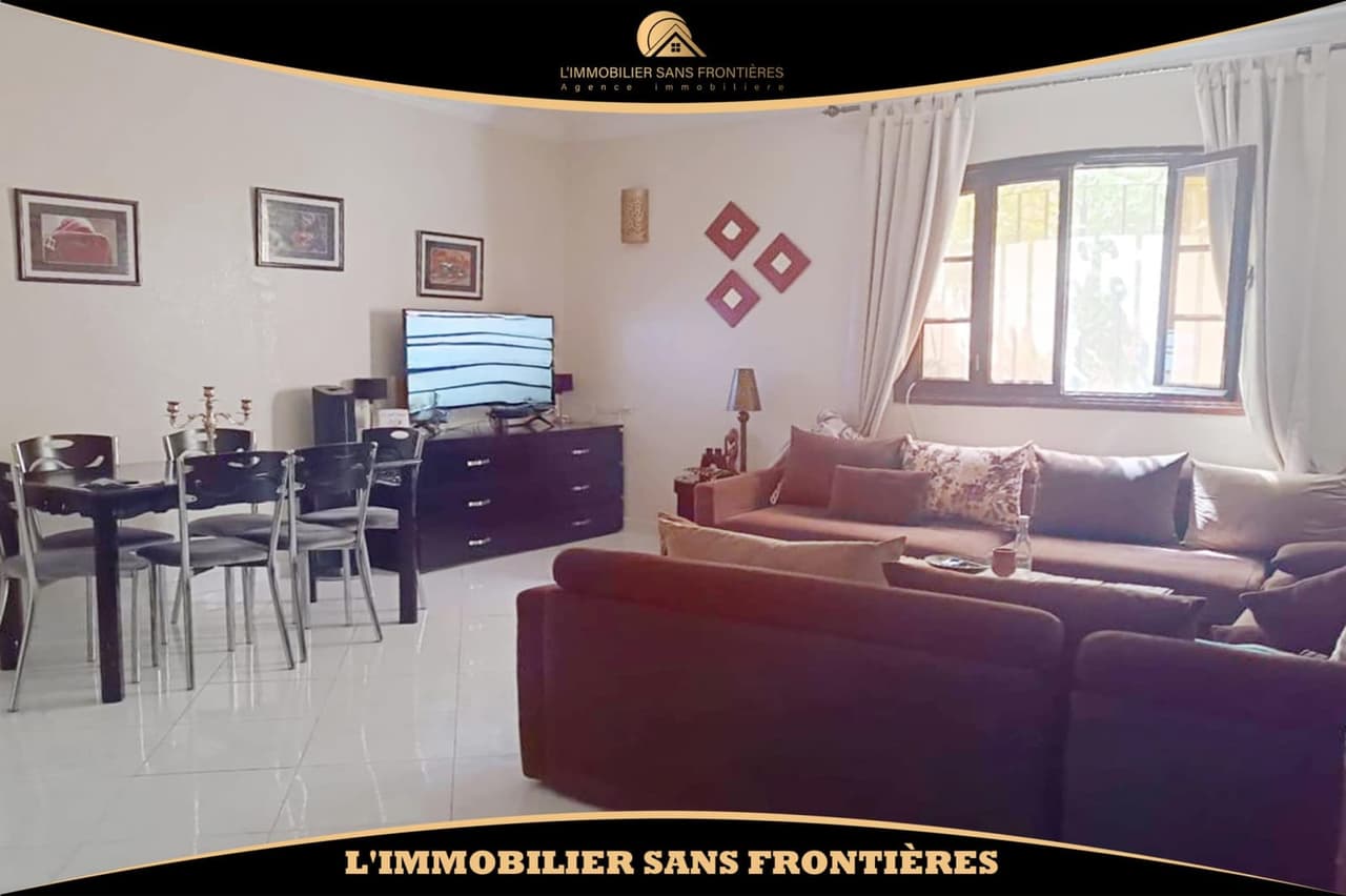 Villa à vendre — 4 appartements indépendants – Route de Casablanca, Marrakech