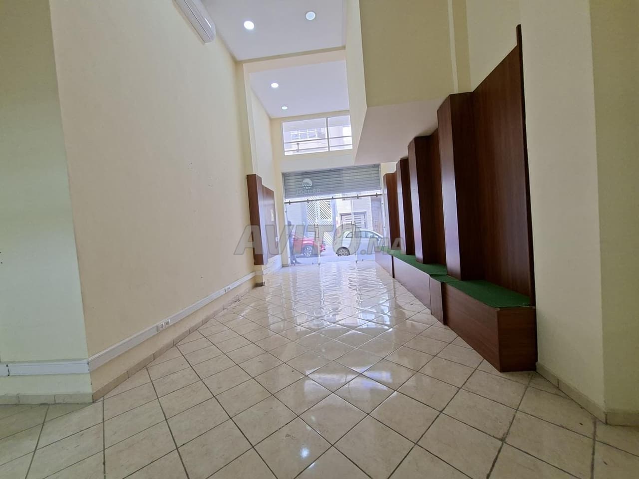 Magasin 140 m2 Californie à coté Bd Hayfa