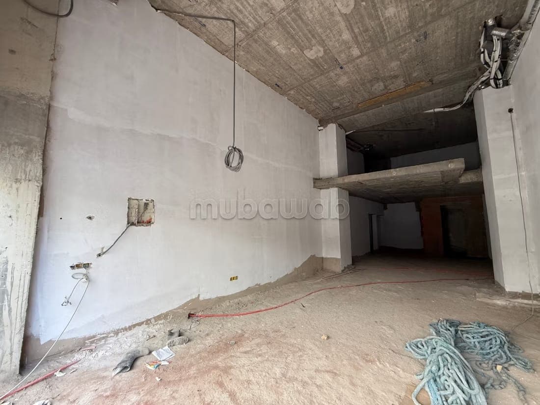 En Vente: Magnifique 2 Locaux Commerciaux de 81 m 35 mezzanine et de 95 m 35 Mez…