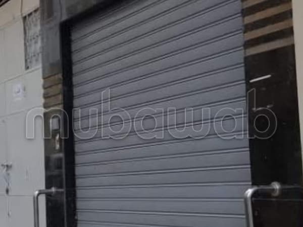 Magasin 180m place piètrie fond et mur