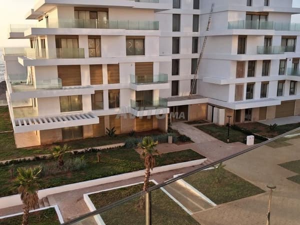 Appartement 2ème étage à louer, garage et ascenseur, prix négociable