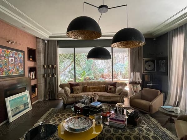 Somptueuse villa à vendre à Ain Diab Extension. Superficie 450 m². Climatisation et…