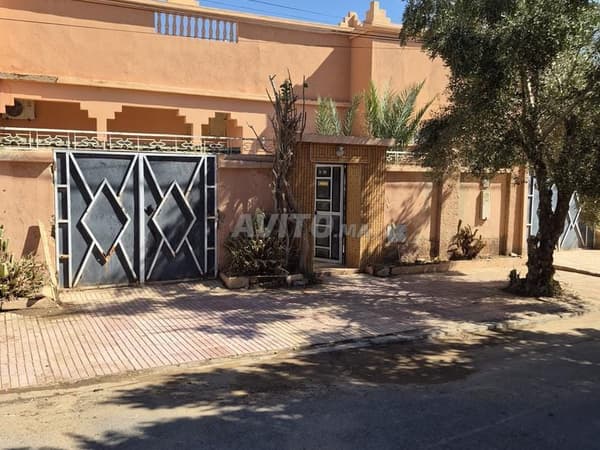 Villa 5ch 3 sdb salon 2 garages 2 cuisines