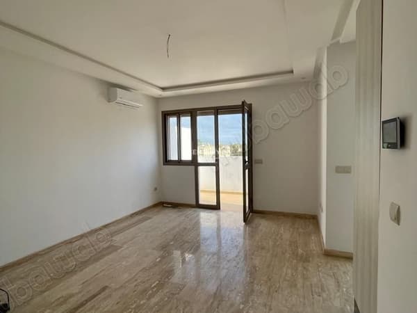 Bonito estudio sin amueblar en alquiler