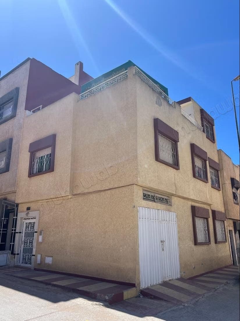 Haus zum Verkauf in Oulad Wjih. 4 Schlafzimmer