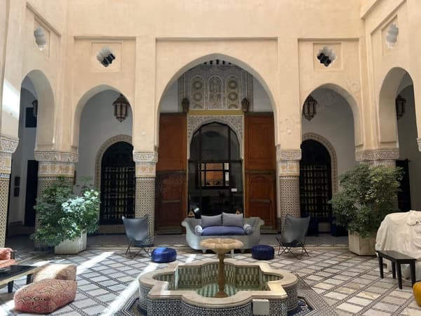 For Sale – Exceptional 580 m² Riad with Pool 9 Gue