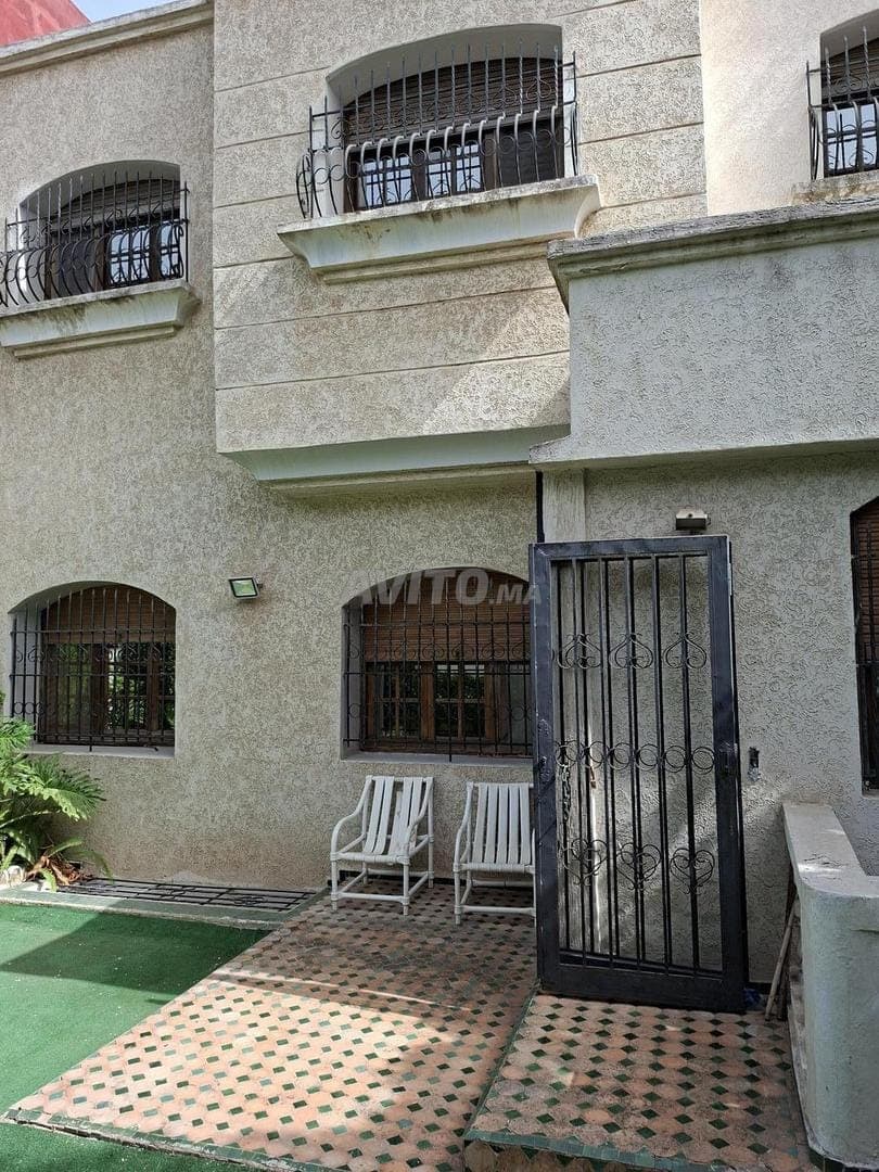 A vendre une jolie villa en face CFC.