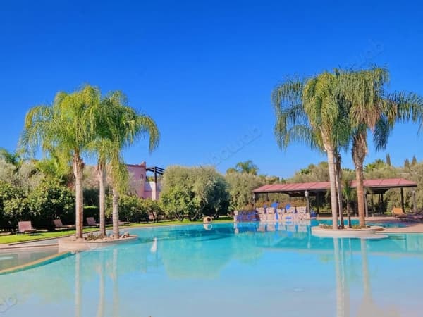 Appartement en vente à Route Amizmiz. 4 grandes pièces meublées