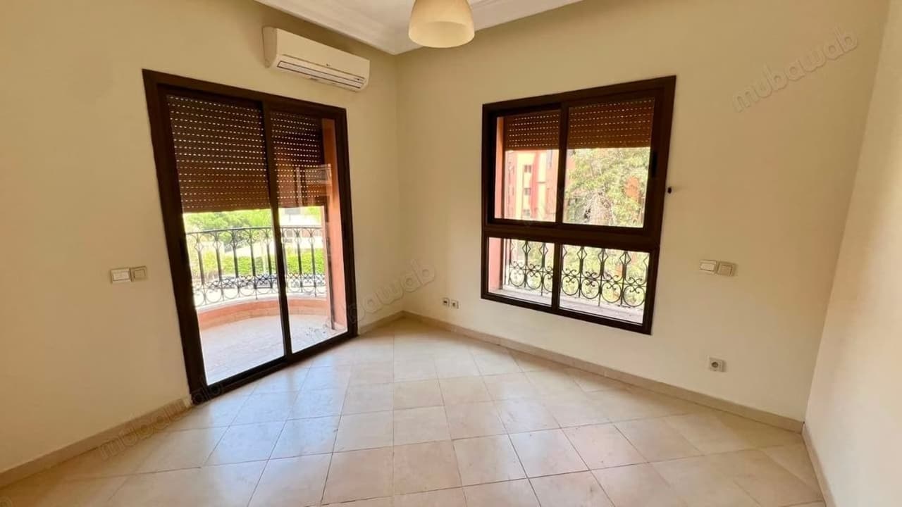 Louez cet appartement à Route Casablanca. 3 grandes pièces. Piscine et service de…