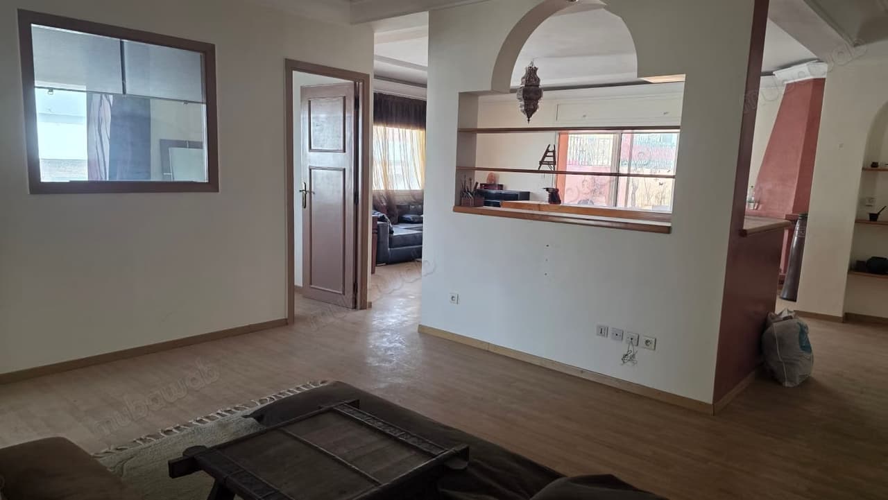 Superbe appartement à vendre à Maârif Extension. Surface de 279 m². Cheminée et…