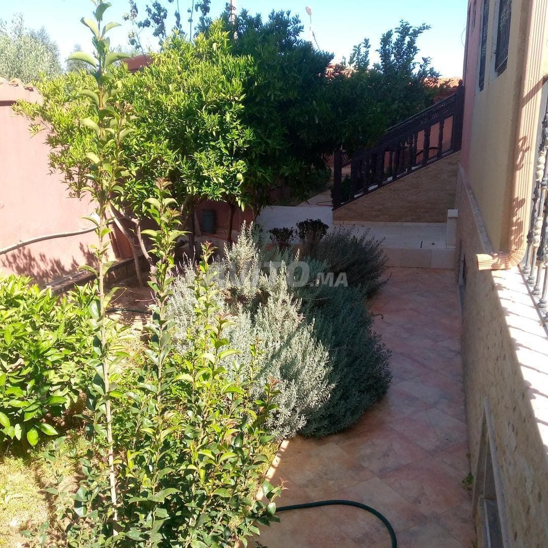 Villa for sale 450 m² near Maarij and Kadiri institution