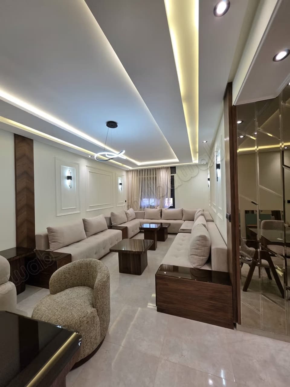 شقة جميلة للإيجار في Place Mozart. مساحة 124 م². مفروشة