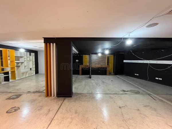 Local commercial en location en plein cœur du Bd Stendhal. Superficie 316 m²