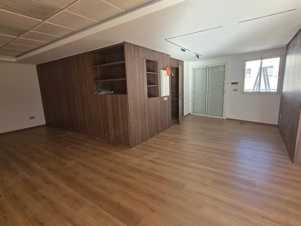 Ufficio nuovo al piano con terrazza in Agdal