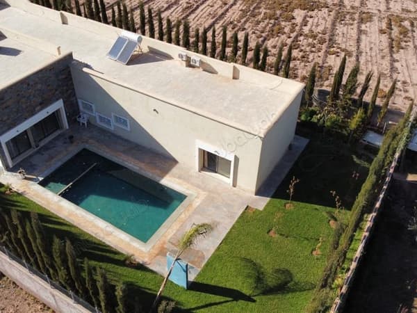 Villa de Haut Standing piscine chauffée à Louer – Route de Ouarzazate Chwiter, à 20 km /0…