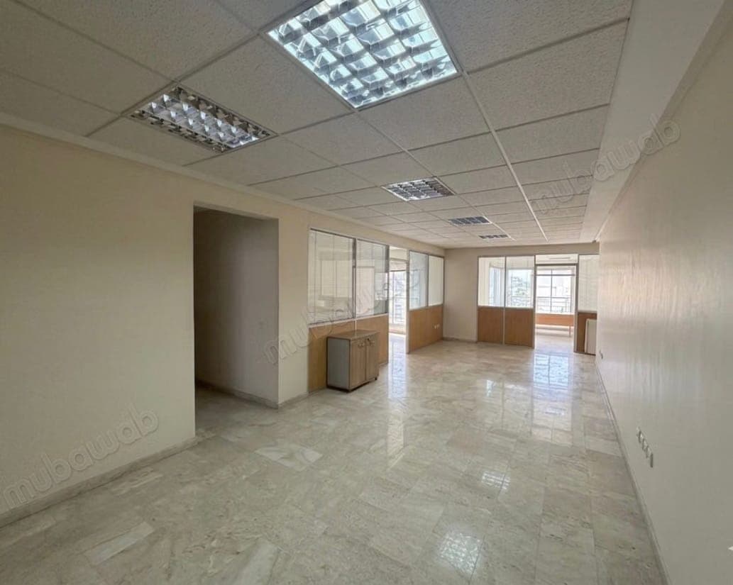 Location de bureaux à Maârif. Surface totale 101 m². Sur boulvard al massira Concierge et…