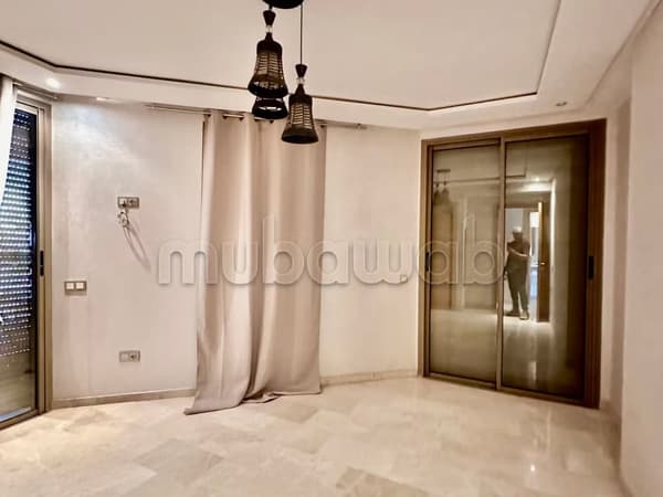 Location jolie appartement bureaux vide à Guéliz. 68 mètre