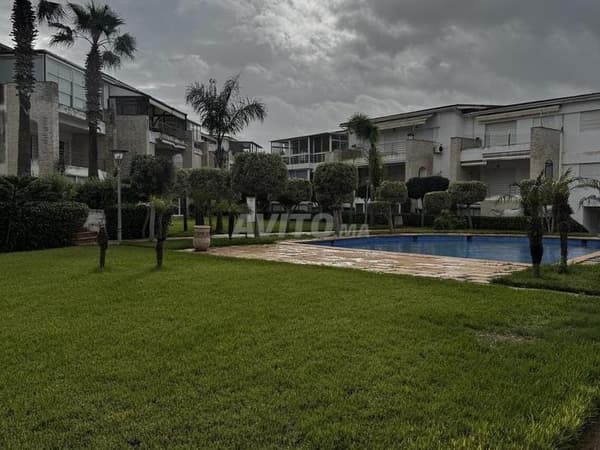 Möbliertes Luxusappartement in geschlossener Residenz mit Meerzugang