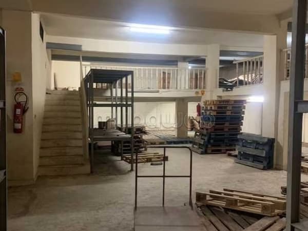 Local commercial à Louer de 318.0 m² à Casablanca, Hopitaux
