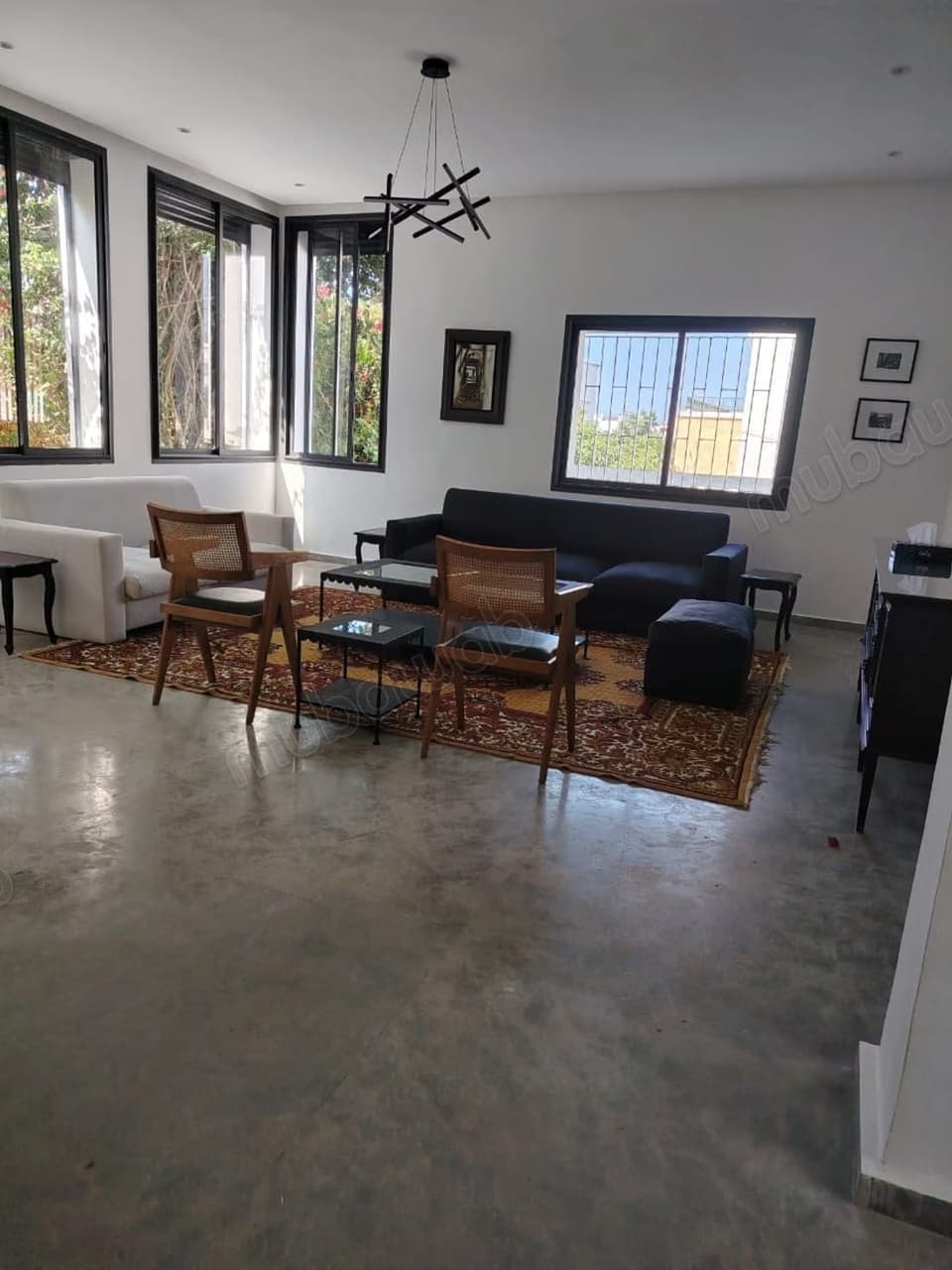 Somptueuse villa à vendre en Hassan Centre Ville. Superficie 409 m². Espace vert