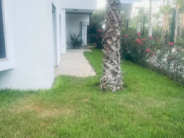 Bel appartement en location à Dar Bouazza. 2 chambres. Piscine et air conditionné