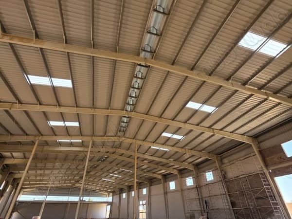 Nieuwe industriële unit volgens internationale normen van 8.000 m bruikbaar oppervlak