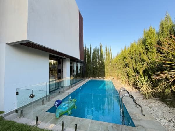 Villa meublée avec piscine à Bouskoura