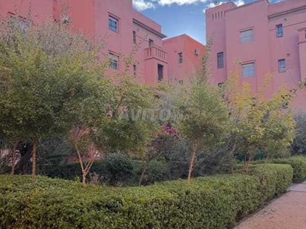 APPARTEMENT MEUBLÉ À VENDRE
