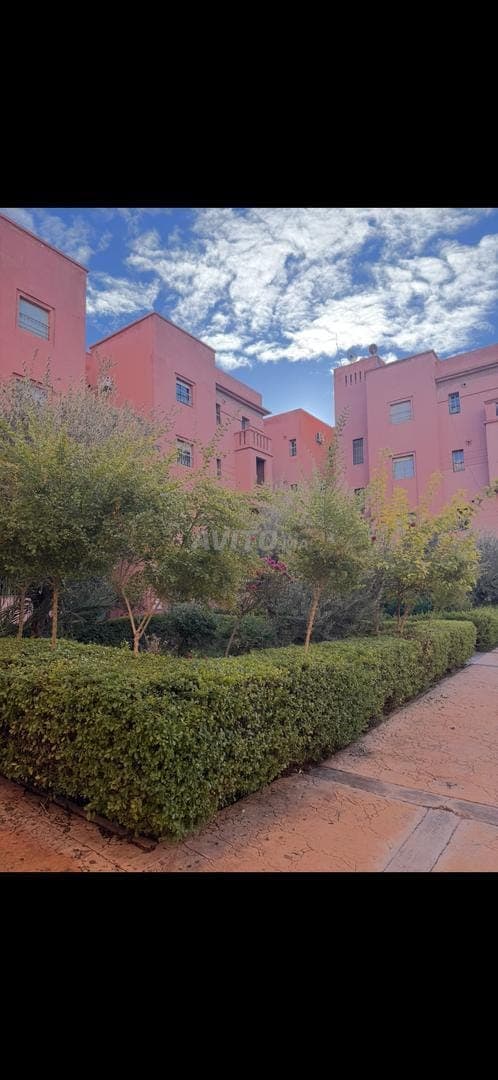 APPARTEMENT MEUBLÉ À VENDRE