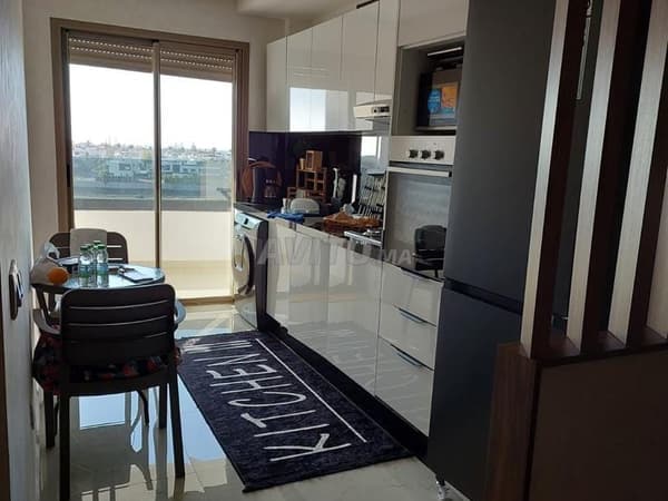 Gemeubileerd appartement met 3 slaapkamers te huur