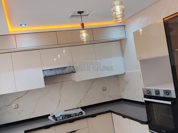 Appartements en fer sur la rue, un rêve de 130m