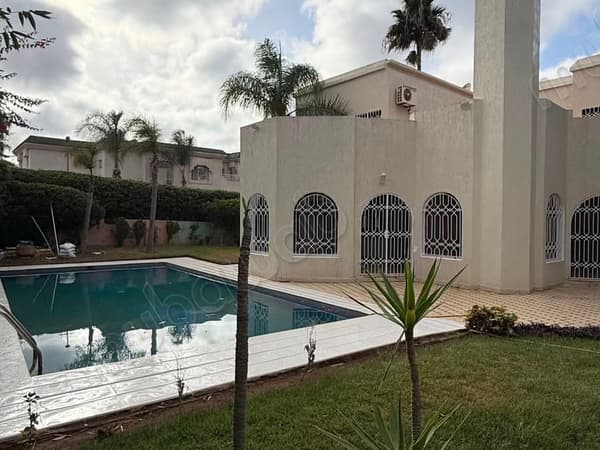 Location villa de luxe à Souissi. 8 grandes pièces. Conciergerie à disposition, système…
