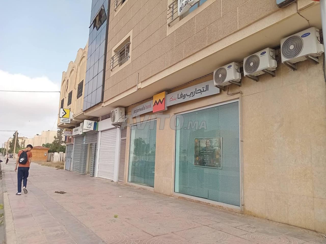 Local commercial à louer, excellent emplacement, uniquement pour sociétés de services