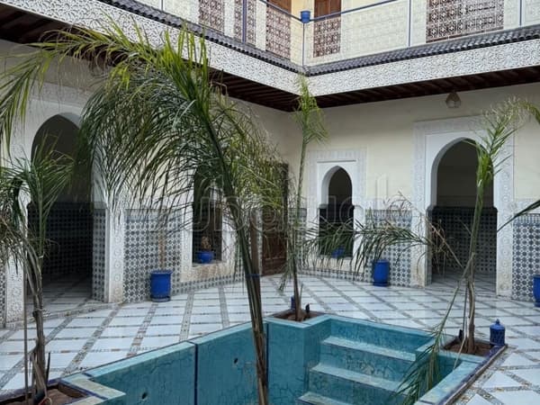 Opportunity riad 300 m2 ground floor, 10 min from the square