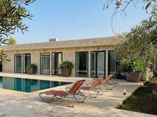 Belle villa moderne proche american school