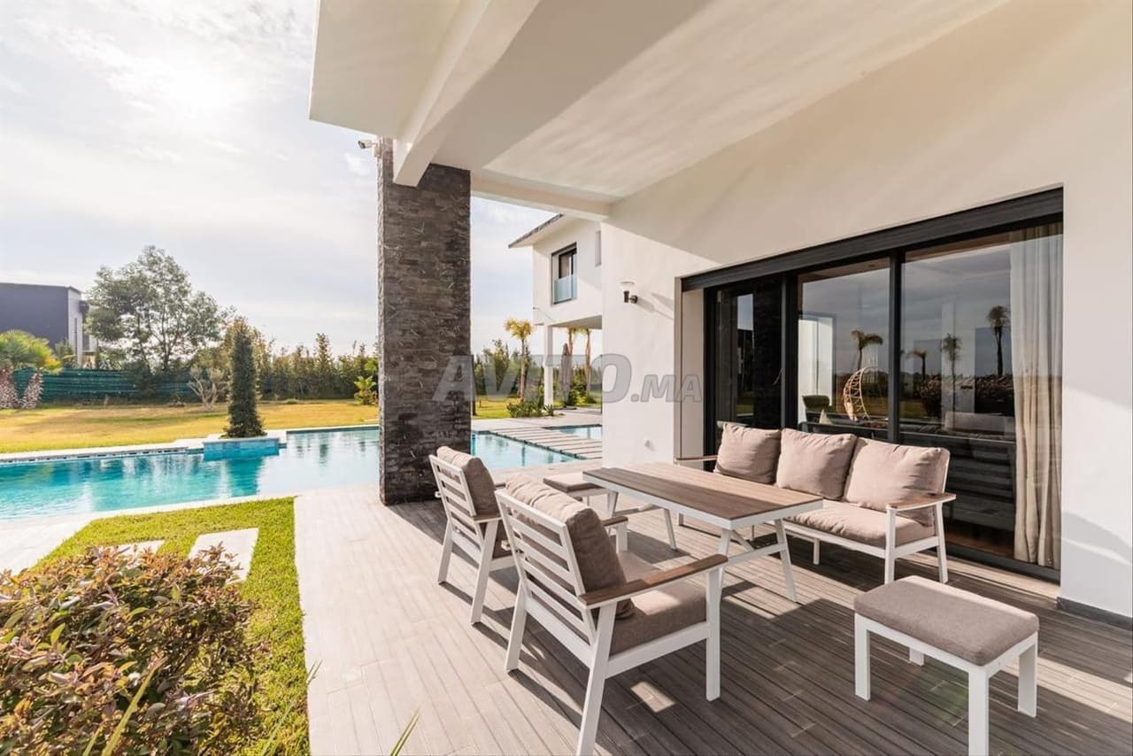 Ferme d’1 hectare à vendre avec villa de luxe