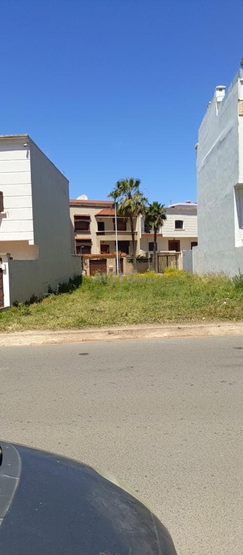 Villagrond met 2 tegenovergestelde ingangen