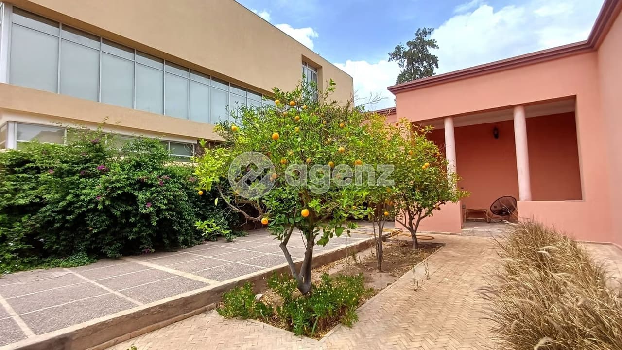 Villa in vendita 1 123 m², 8 camere Masmoudi Marrakech