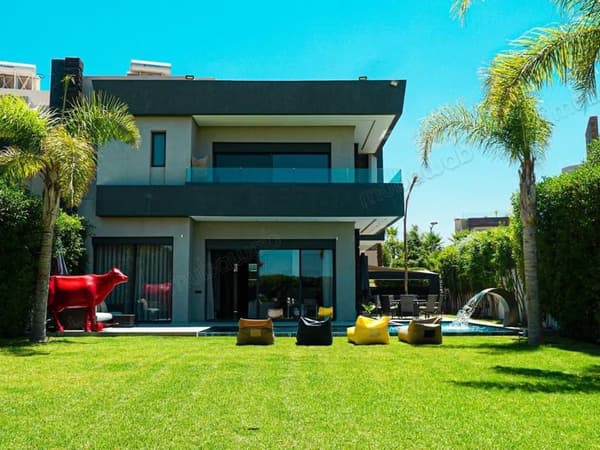 Magnifique villa à vendre à Marrakech quartier argana. 4 pièces confortables. Meublé