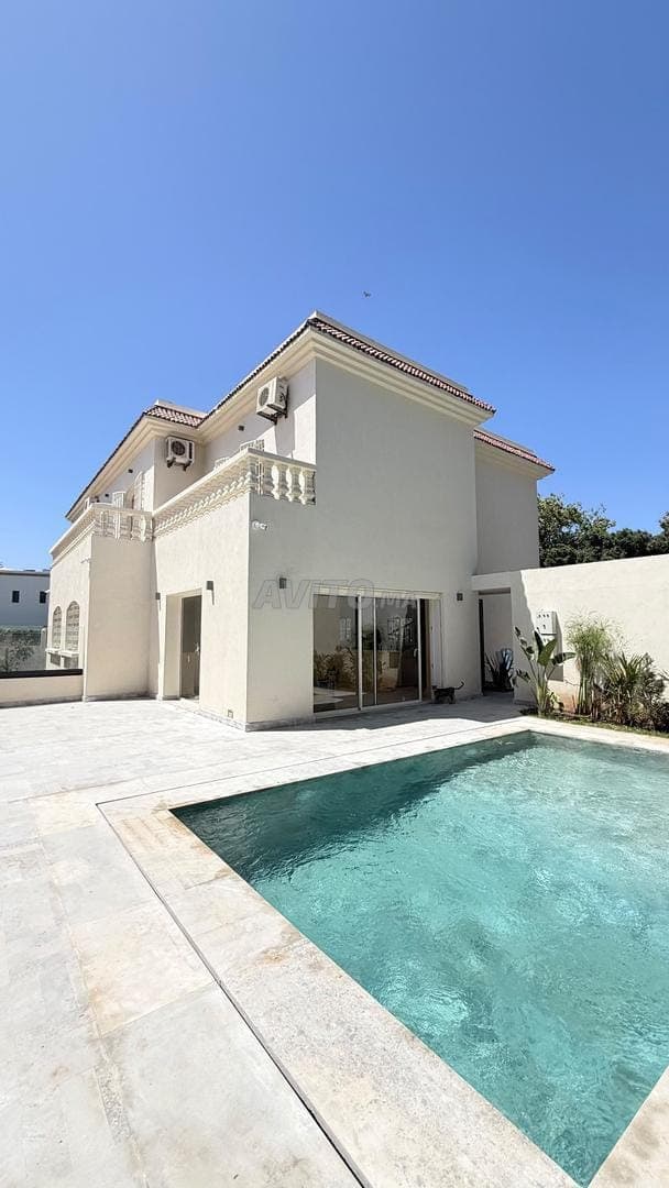 Villa de 600m² en location à Hay Riad