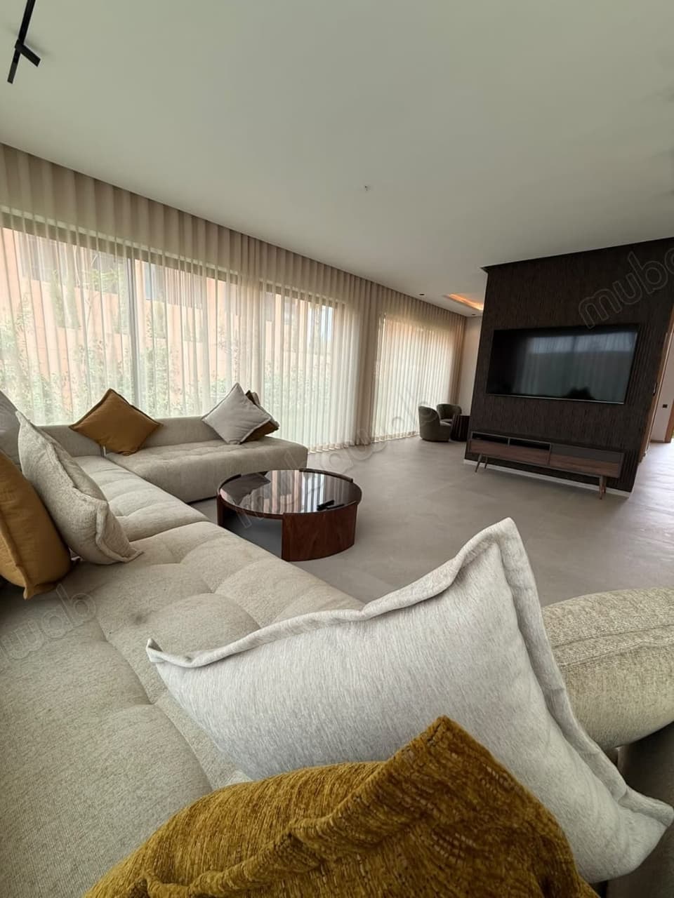 À LOUER Luxueuse Villa neuve 5 suites meublée