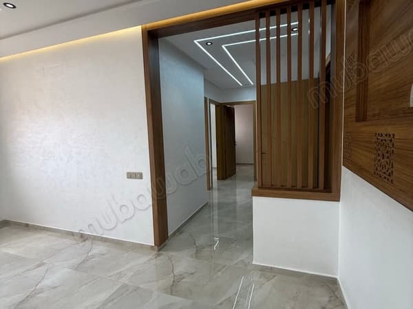 Appartement en vente à M’hamid 9.3 pièces confortables. Fenêtres avec double vitrage et…