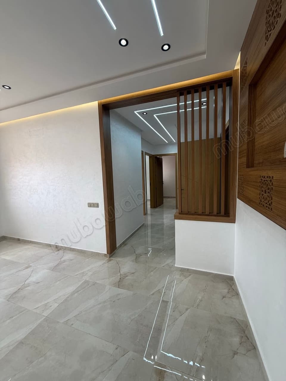 Appartement en vente à M’hamid 9.3 pièces confortables. Fenêtres avec double vitrage et…