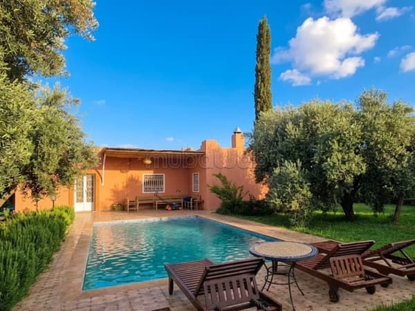 Coquette Villa de compagne avec piscine, beau jard