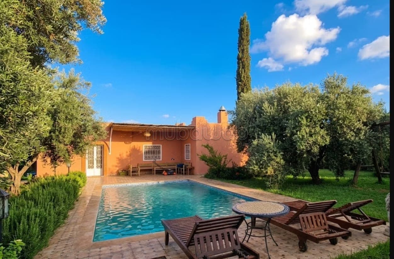 Coquette Villa de compagne avec piscine, beau jard