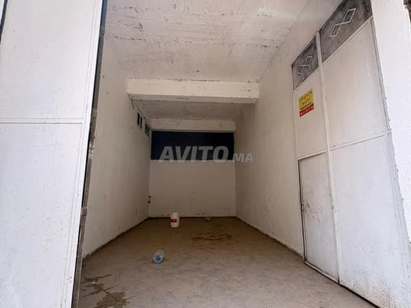 Location : 46 m, façade 5 m, hauteur 6 m