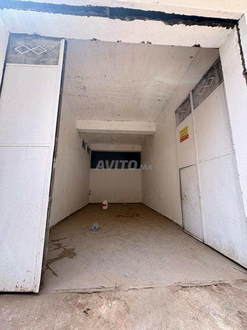 Location : 46 m, façade 5 m, hauteur 6 m